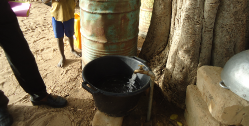 Household water fountain, equipped with a locker for control of usage