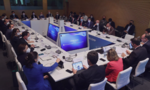 Mesa de diálogo en evento