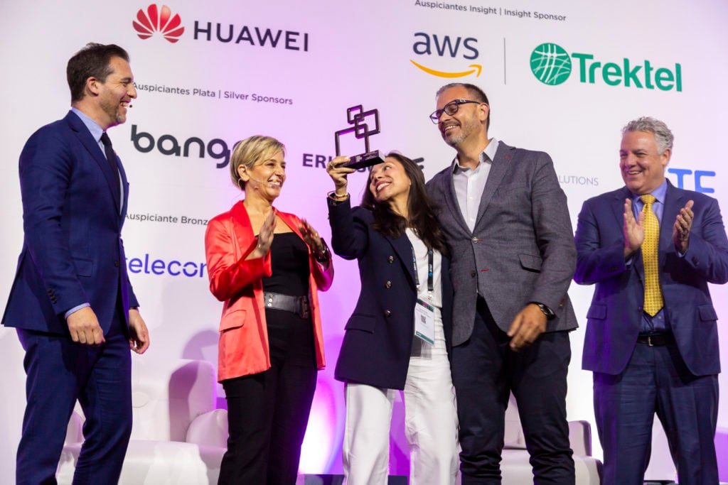 Rosa Abad Navarro y José Juan Haro reciben el Premio M360 LATAM al Impacto Social.