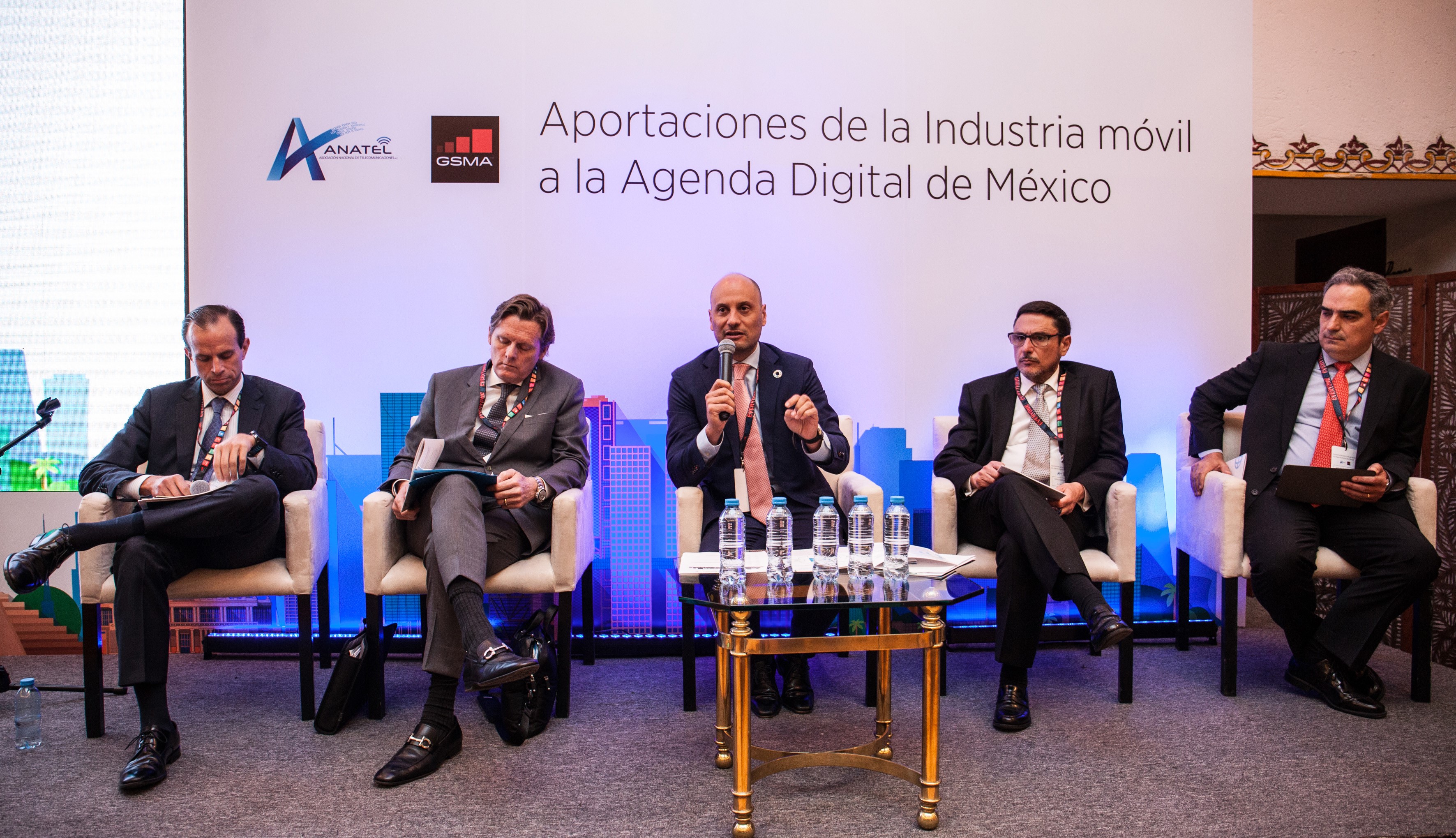 Industría móvil mexicana colaborará para cerrar la brecha de género digital