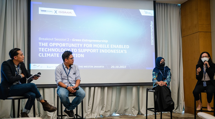 From left to right, Rifan Bachtiar, moderator and panellists Novi Arian, Ika Merdekawati, and Ari Soegeng Wahyuniarti