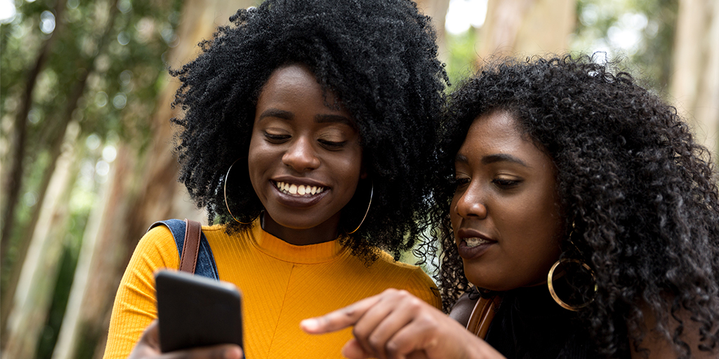 two_woman_using_a_mobile_phone