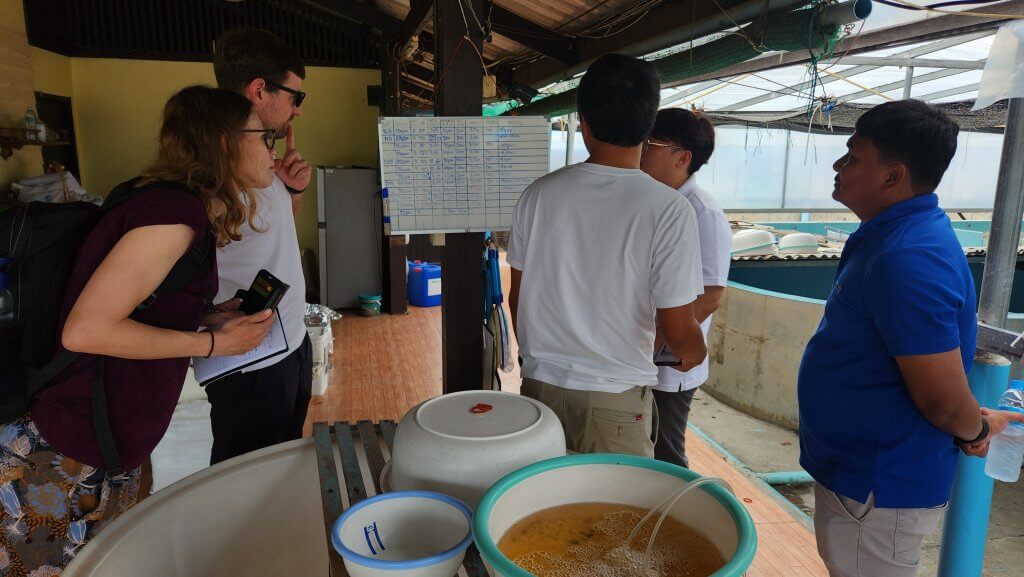 The GSMA and SIDA teams at the Hydroneo MS farm.